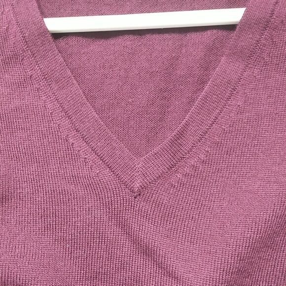 Lord & Taylor Extra Fine 100%Merino Wool Sweater Womens M Burgundy Purple Luxury - Picture 4 of 8